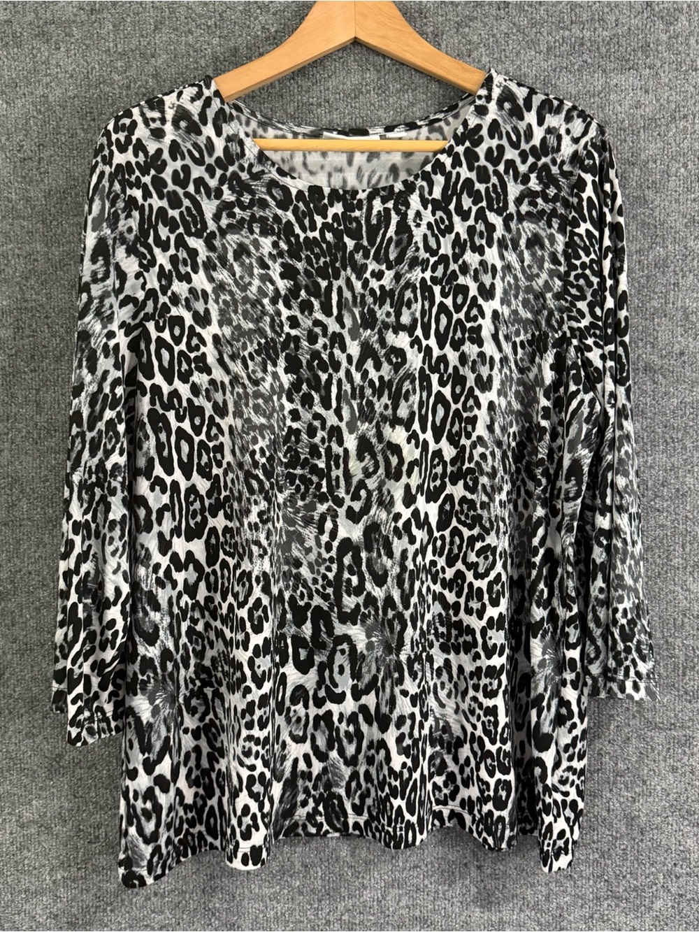 Susan Graver Womens XL liquid Knit Animal Print Top Dray Black Office Casual
